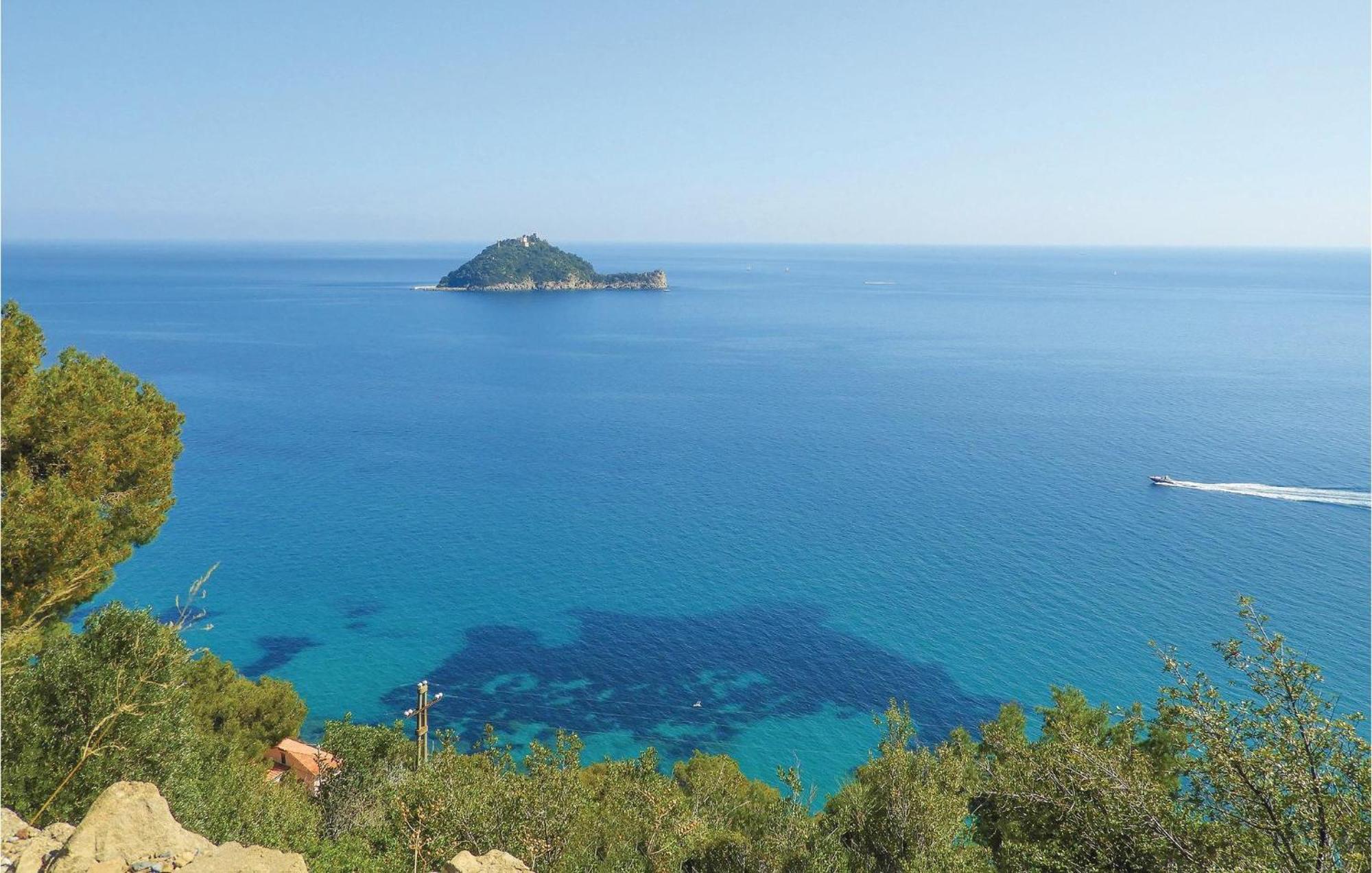 Amazing Apartment In Albenga With Wifi ภายนอก รูปภาพ