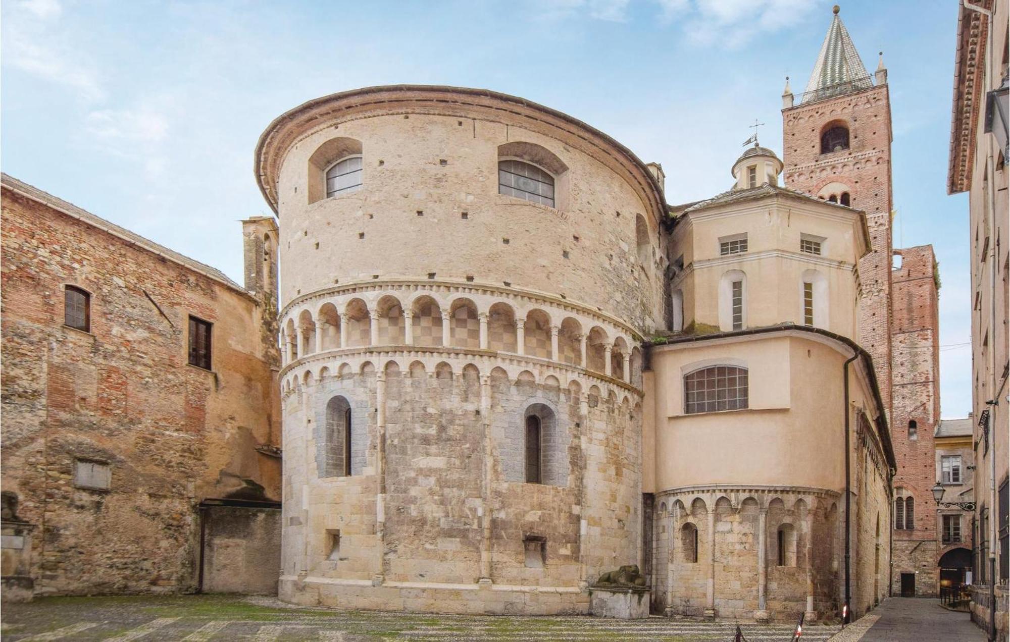 Amazing Apartment In Albenga With Wifi ภายนอก รูปภาพ